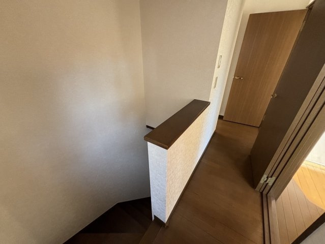 松ヶ崎戸建の内装|明るい色調の室内です