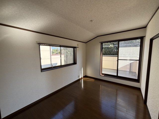 松ヶ崎戸建の洋室|スタンダードな洋室です