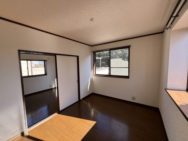 松ヶ崎戸建の洋室|広々とした洋室です