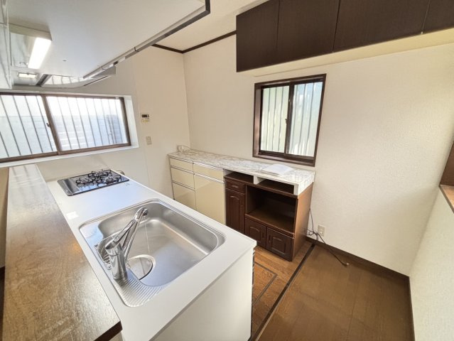 松ヶ崎戸建のキッチン|キッチンでお料理をお楽しみください