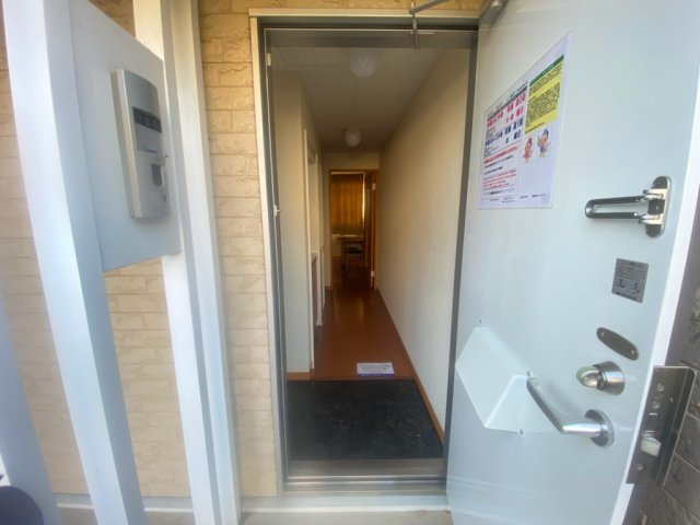 レオパレスプルメリアの玄関|収納もある玄関です