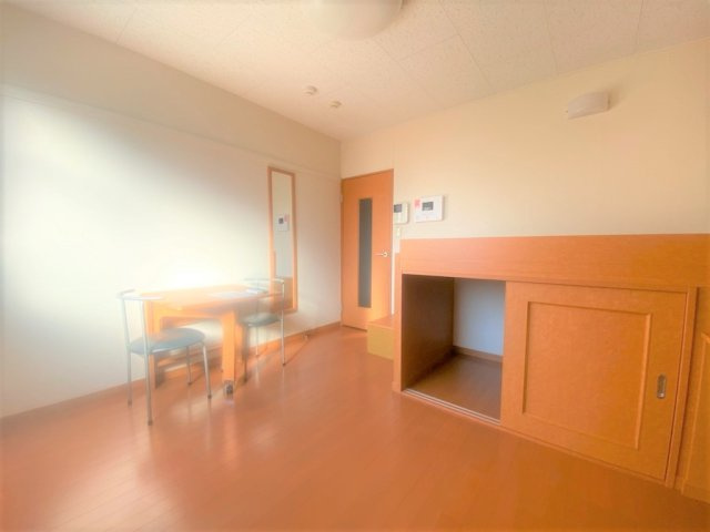 レオパレスプルメリアの居間・リビング|リビングです