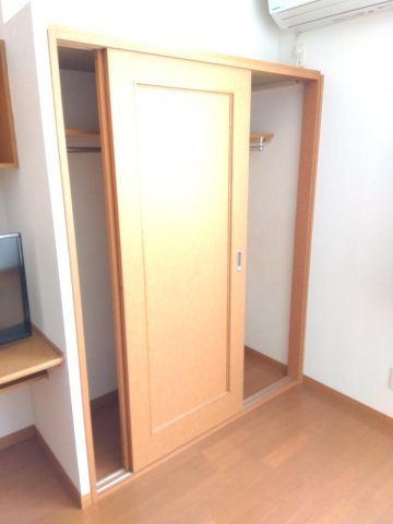 レオパレスプルメリアの内装|明るい室内です