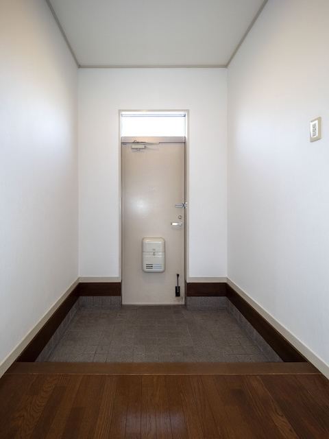 コーポすみれの玄関