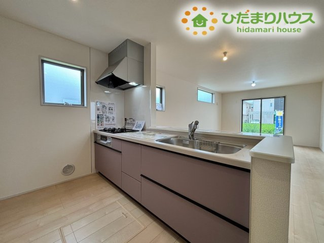 鴻巣市松原　3期　新築一戸建て　リーブルガーデン　05のキッチン