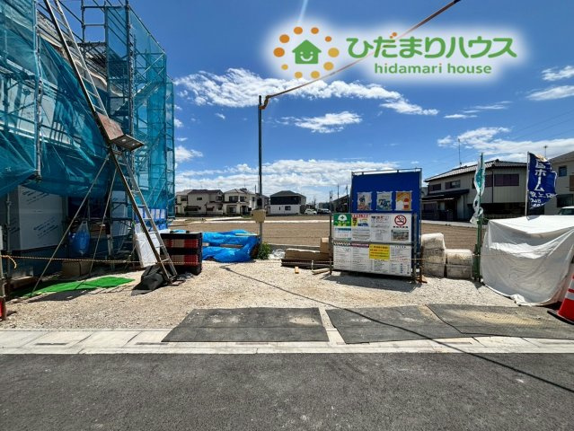 鴻巣市松原　3期　新築一戸建て　リーブルガーデン　05の駐車場