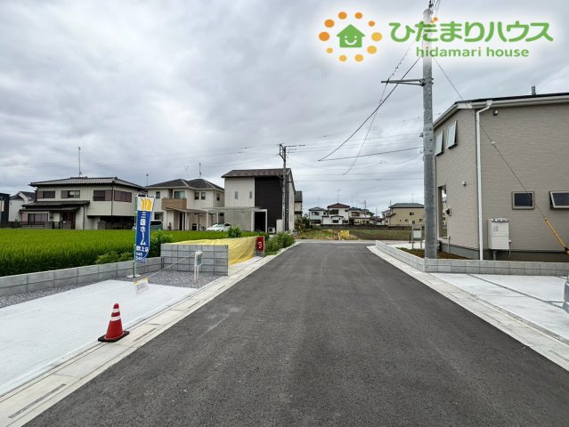 鴻巣市松原　3期　新築一戸建て　リーブルガーデン　05の前面道路含む現地写真