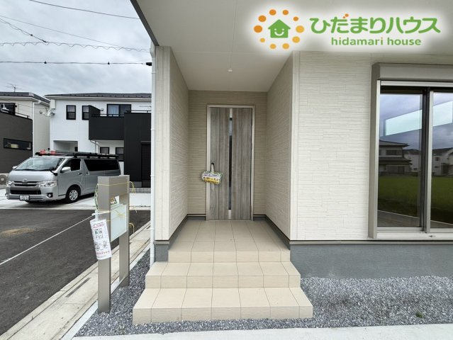 鴻巣市松原　3期　新築一戸建て　リーブルガーデン　05の玄関