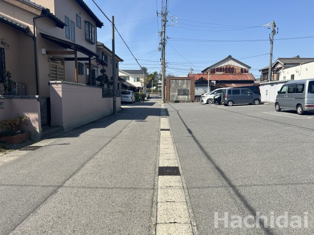 碧南市春日町第1　全2棟　2号棟の前面道路含む現地写真