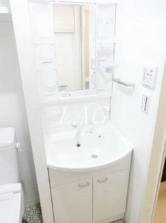 【洗面所】 | ＣＲＥＶＩＳＴＡ北千住 | 洗面台です。