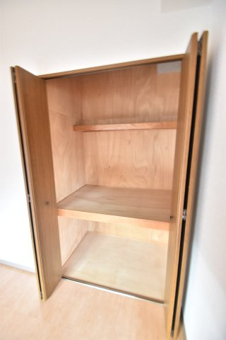 大阪市鶴見区浜５丁目の賃貸マンションの収納