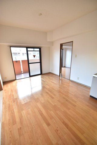 大阪市鶴見区浜５丁目の賃貸マンションの居間・リビング