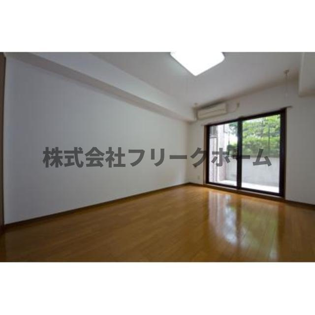 武蔵野市境５丁目の賃貸マンションの居間・リビング|※写真は同タイプ住戸です。