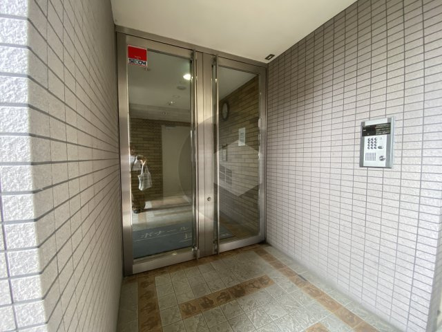 ボナール長栄寺のエントランス