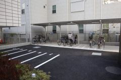 create axisの駐車場