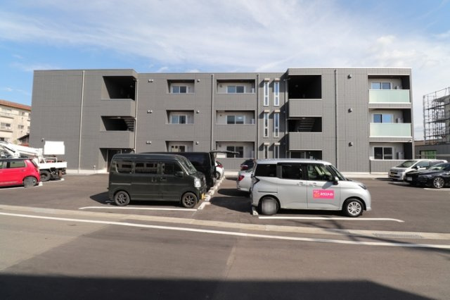 D-room T.MⅡの駐車場|車をお持ちの方に嬉しい駐車場付きの物件です