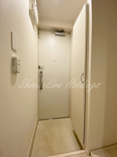 リブリ・アリーナ湘南台の玄関|お履き物が多い方にもおすすめ♪