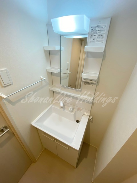 リブリ・アリーナ湘南台の洗面所|明るい洗面所です