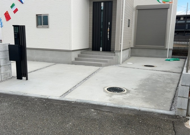 【駐車場】 | 駐車場と明記されていても、最小スペースでつくられた駐車場だと大型車は駐車できなかったり、出入りしにくくなったりする可能性があります。お車のサイズと購入したい物件の駐車場のサイズを現地で確認しましょう。