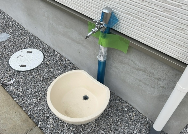 【設備】 | 敷地内には、散水栓や立水栓があります。水道水を直接利用できるため、水を運ぶ手間を省くことが出来ます。大量の水を必要とする洗車作業や清掃などに役立ちます。その他設備とあわせて、現地でご確認ください。