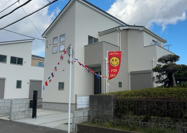 【外観】 | お持ちの車種によっては前面道路が広い方が便利でしょう。しかし、前面道路が広ければその分交通量が多くなるため、騒音などが気になる場合があります。実際に現地を見学し、周辺交通量や騒音などを確認しましょう！