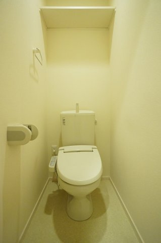 【トイレ】 | ドミール西川口 | 暖房洗浄便座付きトイレです（写真は他室です）