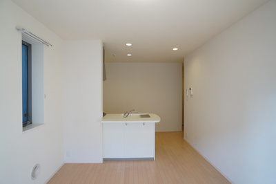 【居間・リビング】 | ドミール西川口 | セミオープンキッチンで開放的なLDKです（写真は他室です）