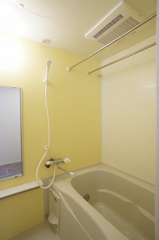 【浴室】 | ドミール西川口 | 乾燥機能、追い焚き機能給湯の浴室です（写真は他室です）