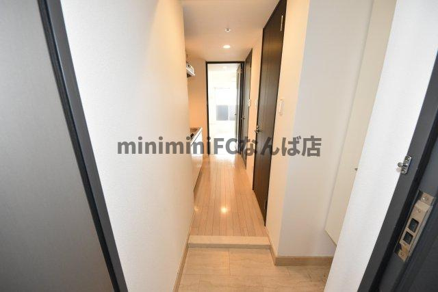 ミヤレジデンス新町の玄関