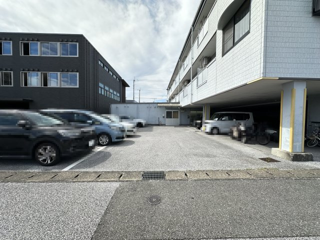 マノワール杉井流の駐車場