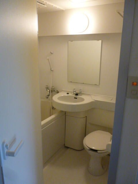 スカイコート市ヶ谷の浴室