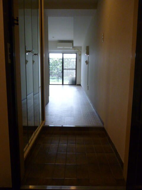 スカイコート市ヶ谷の玄関