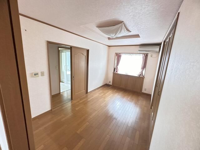 琴田　二世帯住宅の洋室|２階　洋間７．５帖