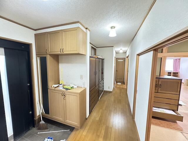 琴田　二世帯住宅の玄関|１階の玄関ホール＆廊下