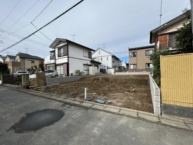 ブルーミングガーデン　野田市日の出町２期１棟／２期１号棟の前面道路含む現地写真|現況写真2025.11.2撮影