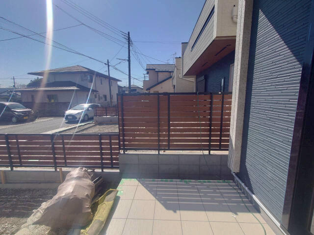 ブルーミングガーデン　野田市花井３棟／１期３号棟の庭|3号棟:土間テラス