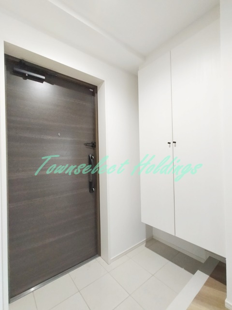 藤沢市本町３丁目の賃貸マンションの玄関