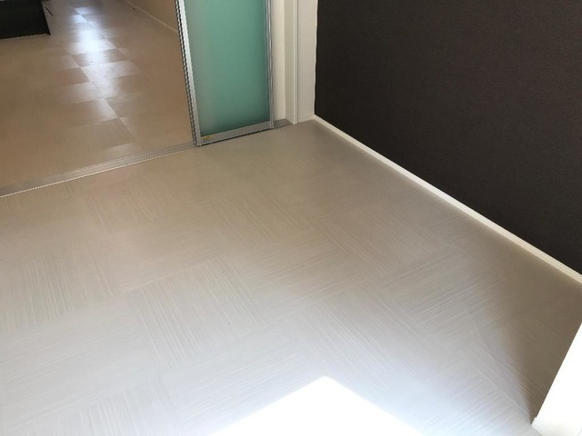 ディモーラの洋室