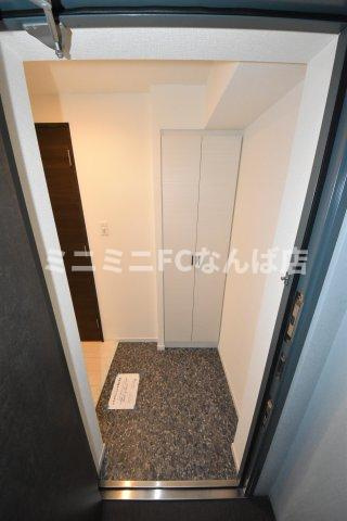 セオリー難波パレの玄関