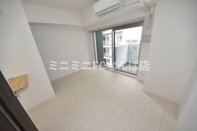 セオリー難波パレの居間・リビング