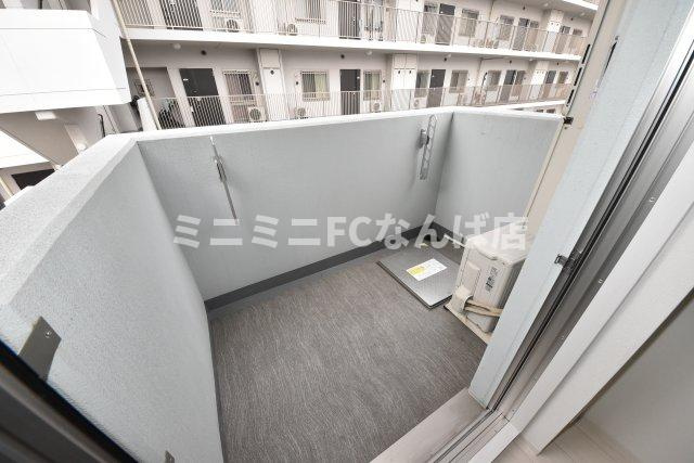 セオリー難波パレのバルコニー