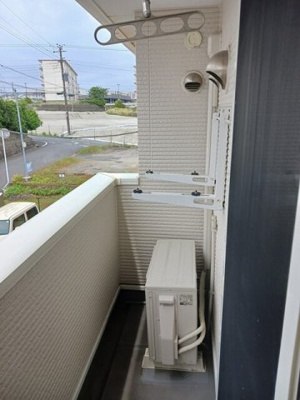 【バルコニー】 | サンリットヴィラ | バルコニーからの眺めを楽しみながら食事をしませんか