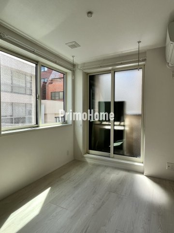 ジューニョ内神田の洋室