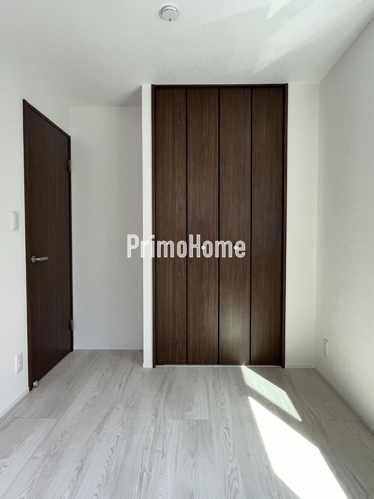 ジューニョ内神田の洋室