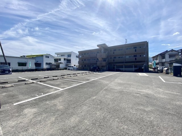 【駐車場】 | メゾンローリエ