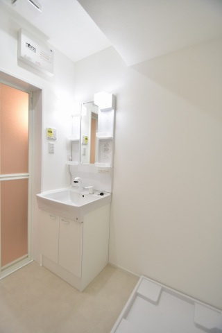 Ｓｈａｍｂｒｅ古市B棟の洗面所