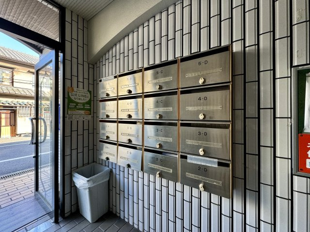 ハイツ五條のエントランス