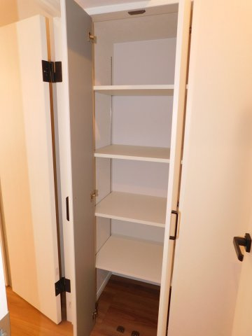 名古屋市西区名塚町３丁目の中古マンションの収納|◇ホール収納◇　　日用品や掃除道具などを仕舞っておけるホール収納♪