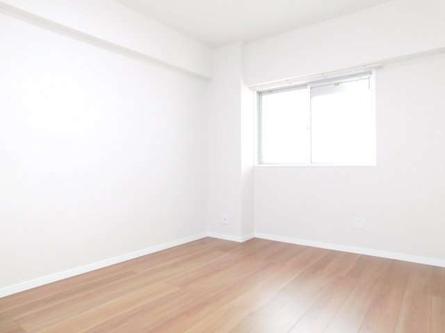 名古屋市西区名塚町３丁目の中古マンションの洋室|◇洋室◇　　明るい洋室６．３帖　全居室収納完備♪　（２０２６年１月リノベーション済）