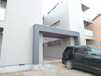 高槻市芥川町４丁目の賃貸マンションの駐車場